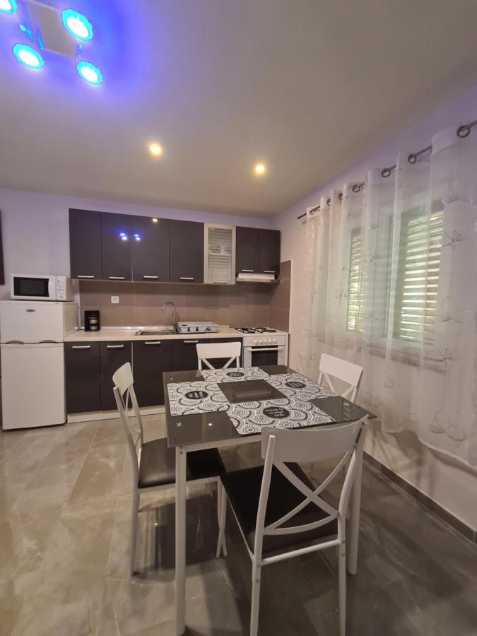 Apartments Kresan Sukošan Buitenkant foto